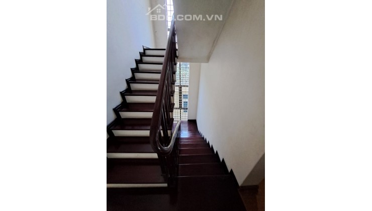 Vũ Xuân Thiều, Sài Đồng, Long Biên, Gara ô tô 7 chỗ, 65m2, 4 tầng, mt 4m giá 6.5 tỷ.